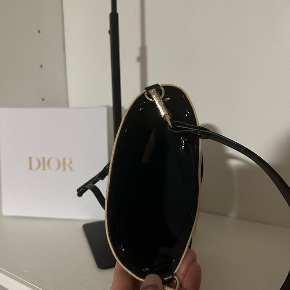 Christian Dior Beauty GWP limited edition small bucket bag. - Picture 4 of 7